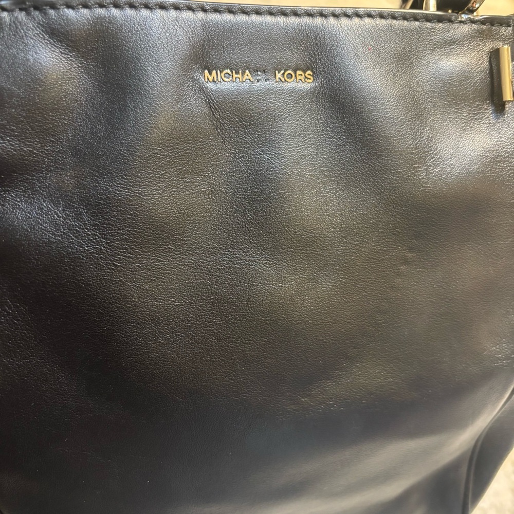 NWT Michael Kors Amelia Tote Black Luxe Leather Medium Top-Zip Crossbody FLAWED - Picture 6 of 16